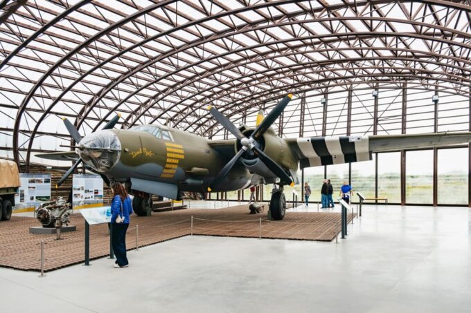 Paris: Normandy D-Day Sites Guided Day Trip With Lunch - Lunch at a Port Restaurant