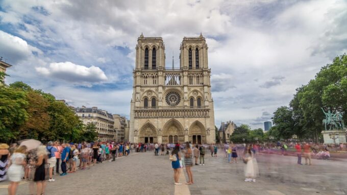 Paris: Notre Dame Cathedral Exterior Tour With Free Entry - Exploring Notre Dames Gothic Architecture