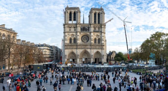 Paris: Notre Dame Cathedral Exterior Tour With Free Entry - Ask Away