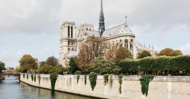 Paris: Notre Dame Exterior Tour With a Small Group - Key Points