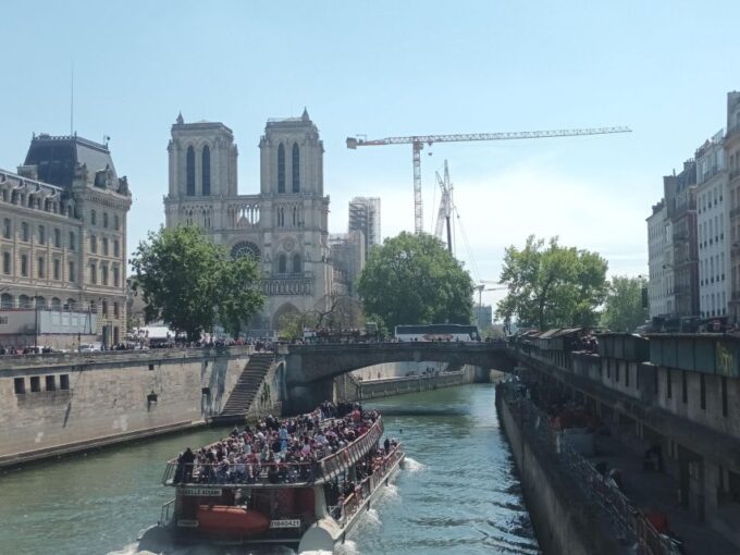 Paris: Notre Dame Exterior Walking Tour With Sainte Chapelle - Discovering the Origin of Paris