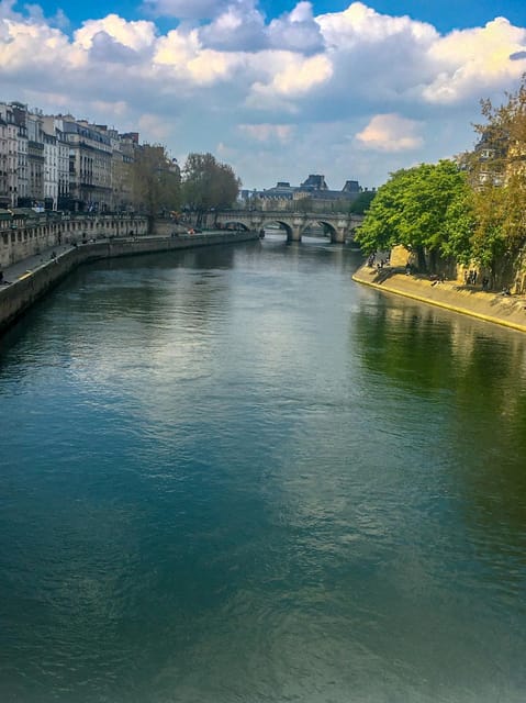Paris: Notre Dame Exteriors and Ile De La Cité Walking Tour - Starting Point: Pont Des Arts
