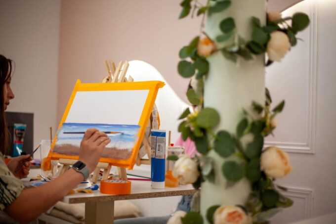 Paris : Painting Experience in an Art Cafe - Ask Away