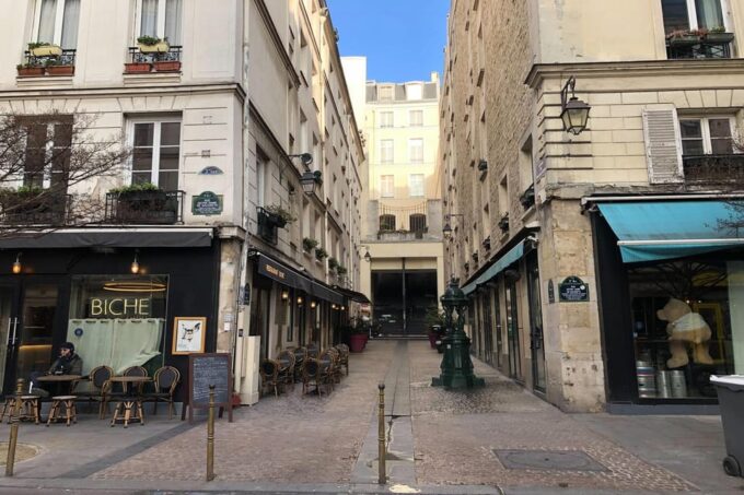 Paris: Pastry & Chocolate Walking Tour With Tastings - Exploring the Passages of Paris