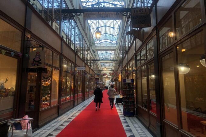 Paris: Pastry & Chocolate Walking Tour With Tastings - Indulging in French Pastries and Chocolates