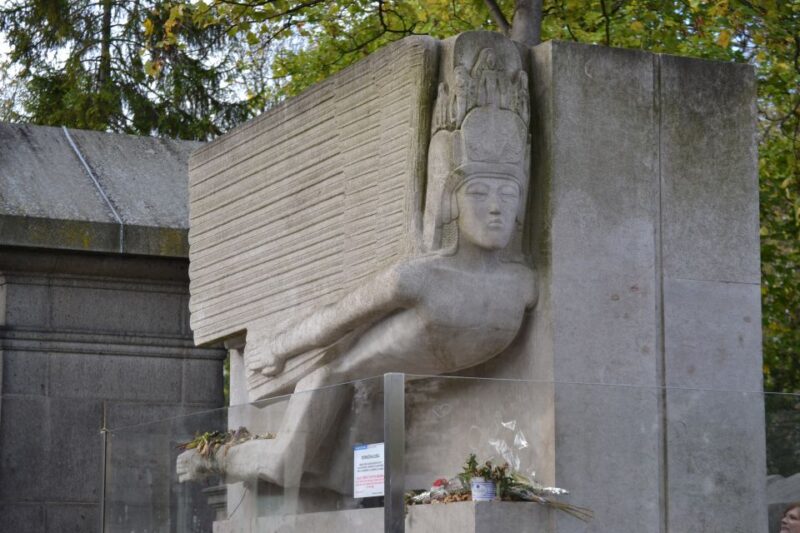 Paris: Père Lachaise Cemetery Private Tour - Highlights of Père Lachaise
