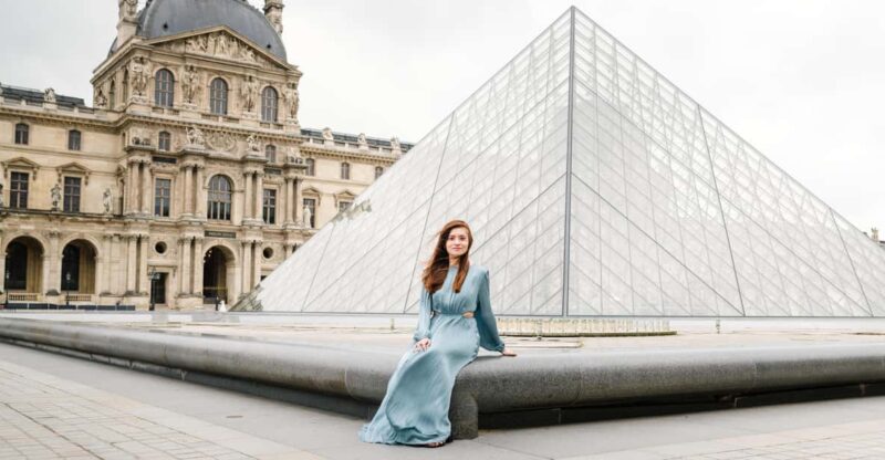 Paris Photographer | Professional Photos at the Louvre - Pricing and Reservation Details