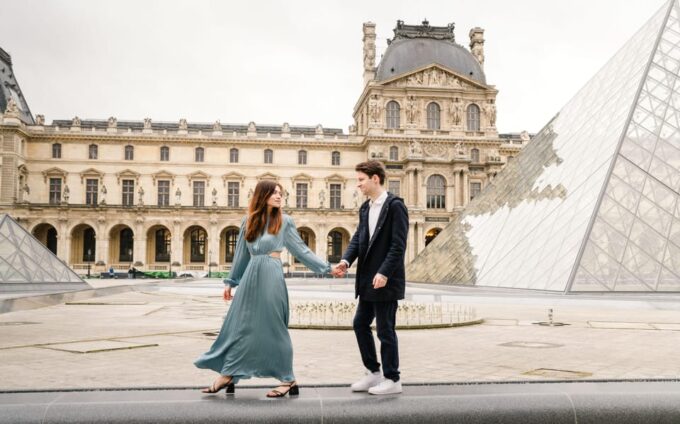 Paris Photographer | Professional Photos at the Louvre - Backdrop of Architectural Wonders