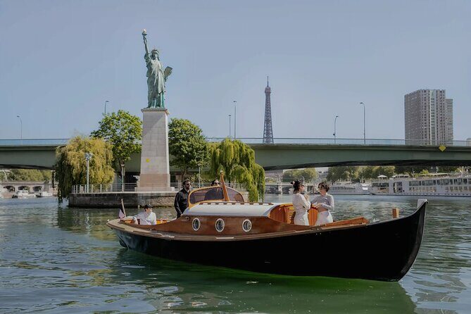 Paris Private Boat Tour with Champagne - Key Points