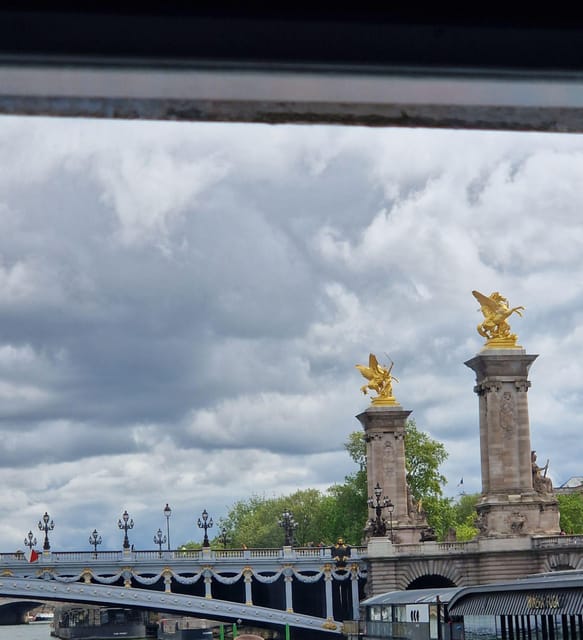 Paris: Private Cruise on the Seine - Dining and Refreshment Options