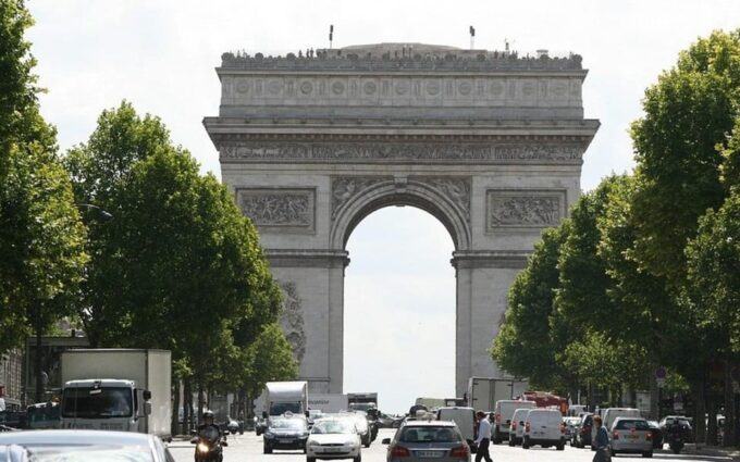 Paris: Private Full or Half-Day Sightseeing Tour With Local - Discovering Iconic Landmarks