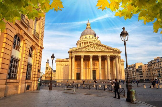 Paris: Private Guided Tour and Transfer to Airport - Iconic Sights to Visit