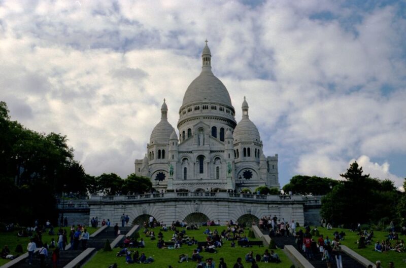 Paris: Private Guided Tour of the Charming Montmartre - Highlights of the Private Walking Tour