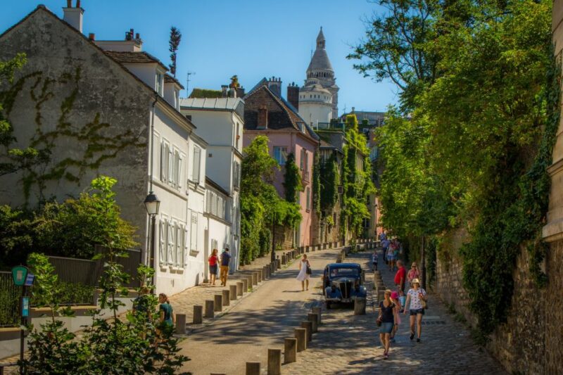 Paris: Private Guided Tour of the Charming Montmartre - Delving Into the Neighborhoods History