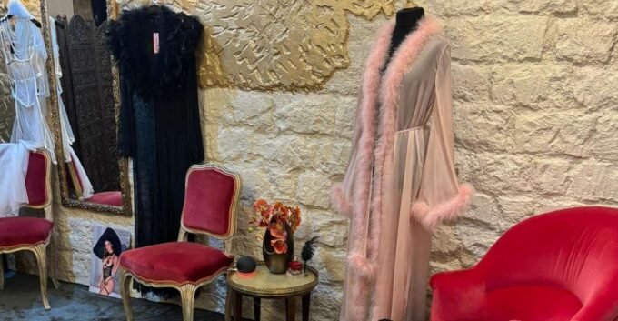 Paris: Private Lingerie Fitting Activity for Couples - Languages and Pricing