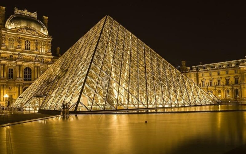 Paris: Private Night Sightseeing Tour by a Local - Itinerary Highlights