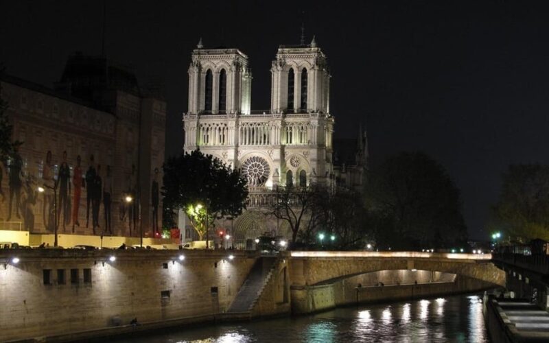 Paris: Private Night Sightseeing Tour by a Local - Vehicle and Amenities