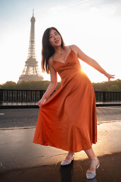 Paris: Private Photoshoot Near the Eiffel Tower - Meeting and Availability