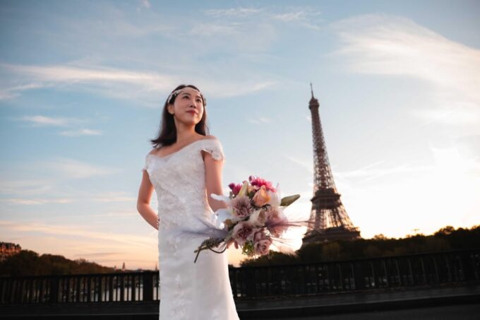 Paris: Private Photoshoot Near the Eiffel Tower - Capturing Iconic Moments