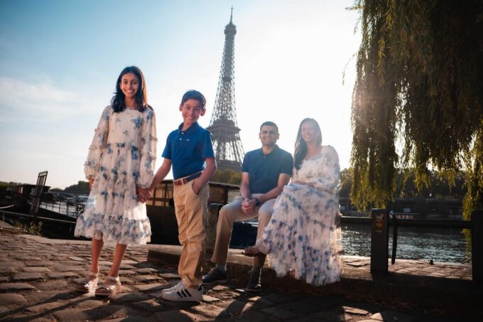 Paris: Private Photoshoot Near the Eiffel Tower - Professional Local Photographer