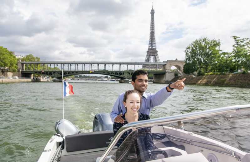 Paris Private River Cruise With Rosé and Macarons - Itinerary and Highlights
