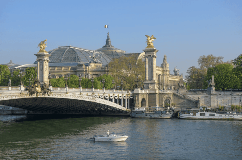 Paris Private River Cruise With Rosé and Macarons - Customer Rating and Reviews