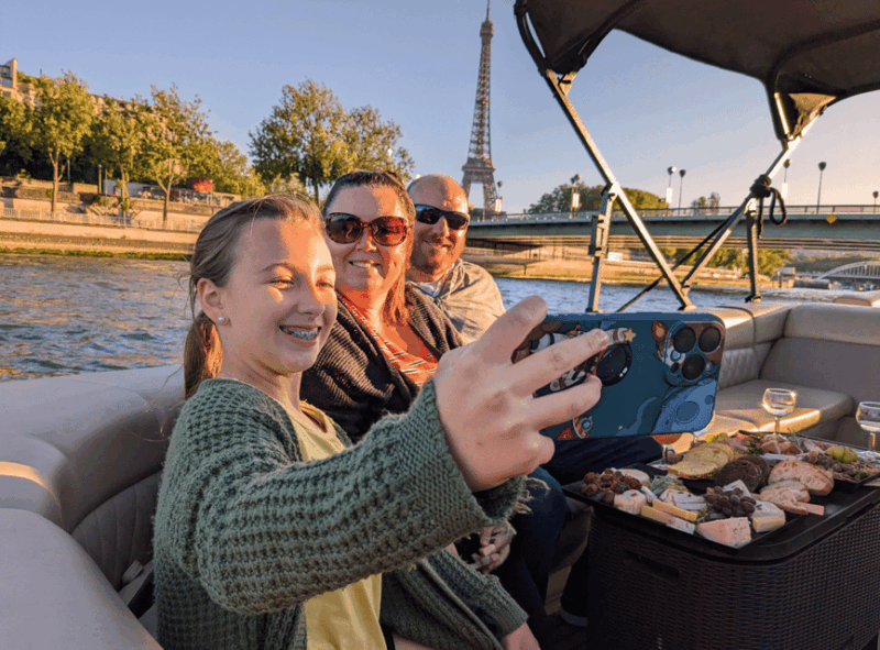 Paris: Private Sunset Sein Cruise With Aperitif and Pick-Up - Experience Highlights