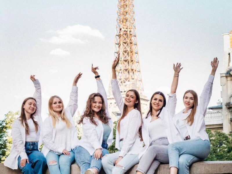Paris: Professional Photographer - Meeting and Location