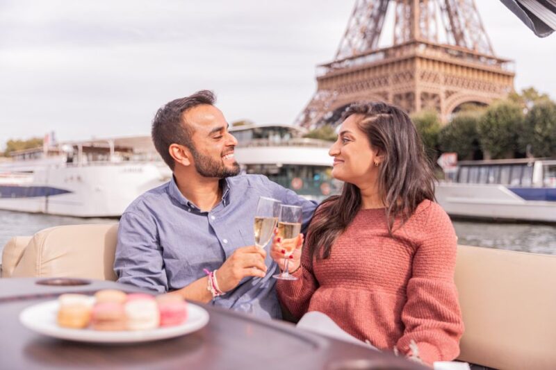 Paris Proposal / Private River Cruise + Photographer 1h - Booking Information