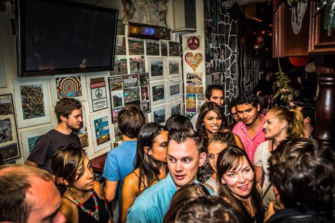 Paris: Pub Crawl With Shots and Nightclub Entry - Sum Up