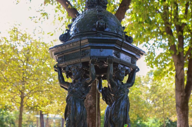 Paris Revolutionary Walking Tour: Iconic Sights & Stories - Iconic Landmarks Explored