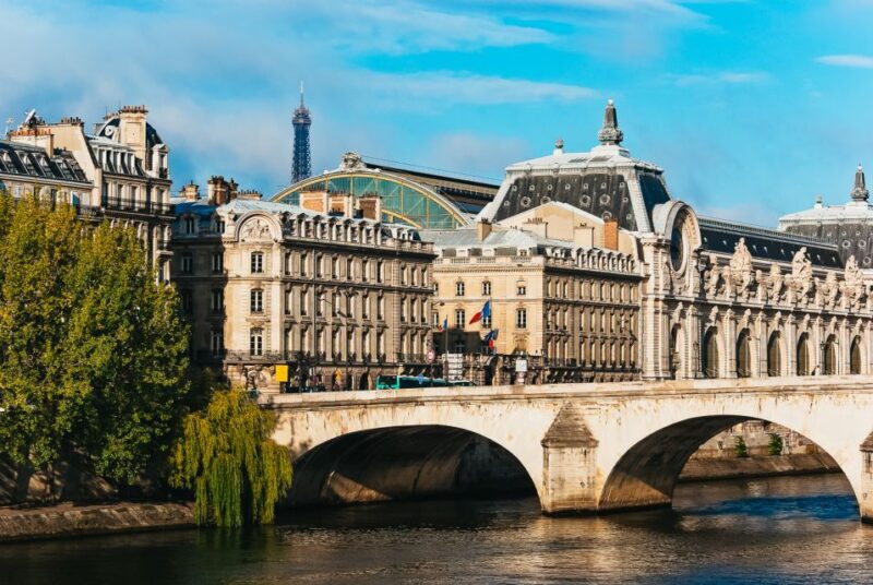 Paris: Romantic Cruise With 3-Course Dinner on Seine River - Key Points