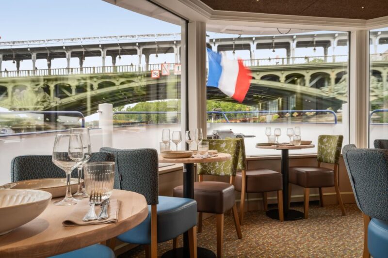 Paris: Romantic Cruise With 3-Course Dinner on Seine River - Onboard Experience