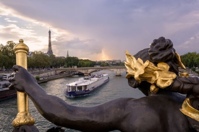 Paris: Romantic Cruise With 3-Course Dinner on Seine River - Meeting Point and Boarding