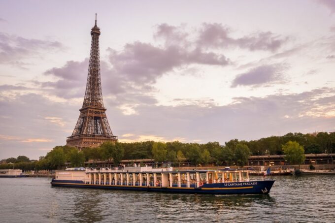Paris: Romantic Cruise With 3-Course Dinner on Seine River - Accessibility and Policy