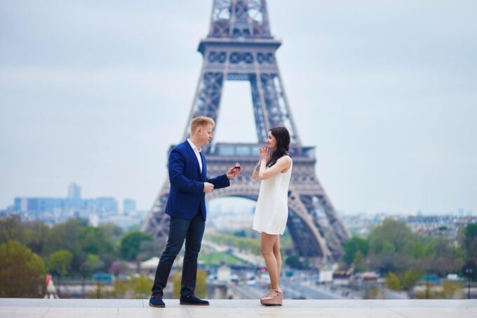 Paris: Romantic Photoshoot for Couples - Couples Pose Guidance