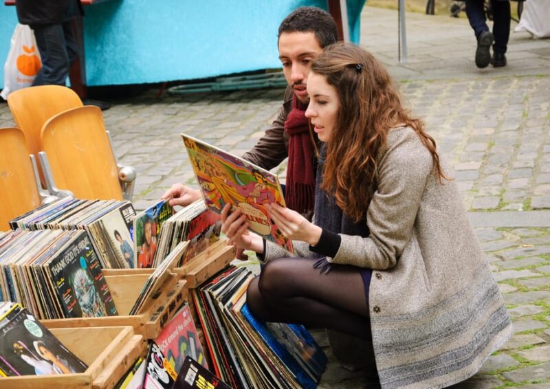 Paris: Saint Ouen Flea Market Guided Tour - Cultural Experience and Insights
