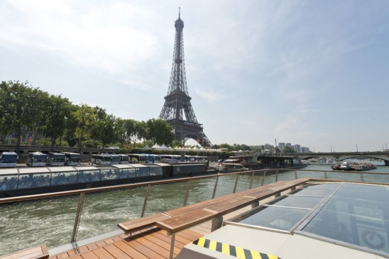 Paris: Seine River Cruise and 3-course Bistro Lunch - Audio Guide Options