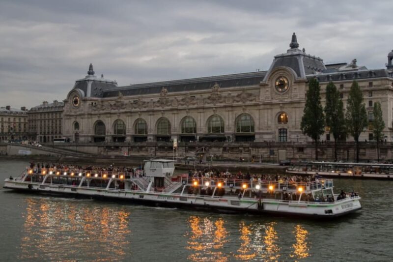 Paris: Seine River Cruise With Hot Chocolate - Key Points