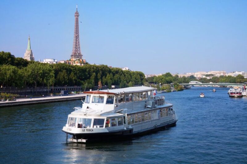 Paris : Seine River Lunch Cruise From Eiffel Tower - Dining Experience