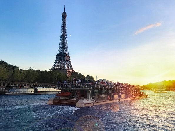 Paris Seine River Sightseeing Cruise With Commentary by Bateaux Parisiens - Accessibility and Amenities