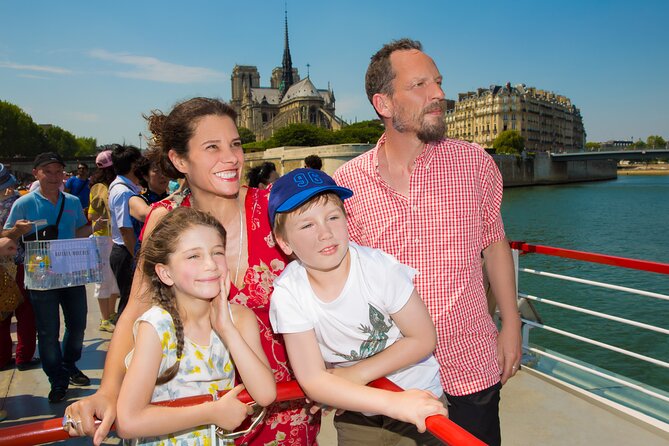 Paris Sightseeing Cruise With Champagne by Bateaux Mouches - Customer Feedback and Experiences