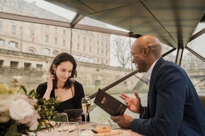 Paris : Valentine's Day Diner Cruise on the Seine river - Who Is This Experience Best For?