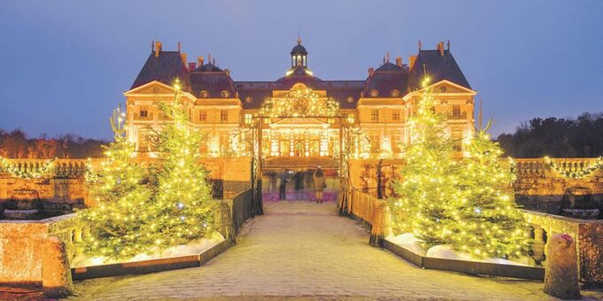Paris: Vaux-le-Vicomte Private Guided Tour - The Festive Charm of Vaux-le-Vicomte