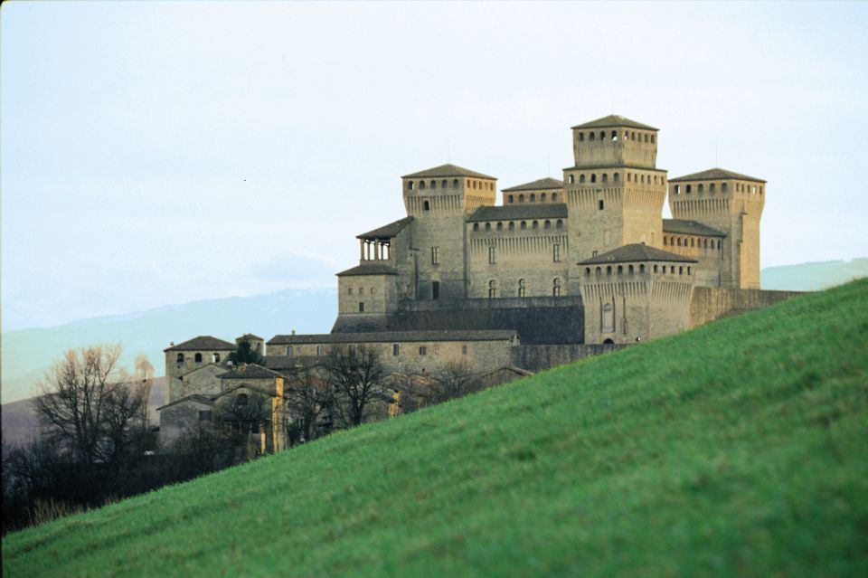 Parma: Parmigiano and Prosciutto Guided Tour - Exploring the Castle of Torrechiara