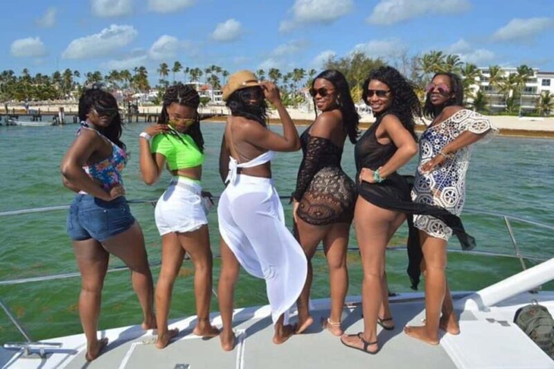 Party Boat in Punta Cana: Music, Drinks, and Fun - Key Points