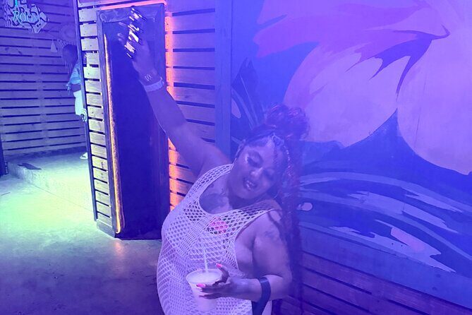 Party Bus Experience in San Juan, Puerto Rico - Group Size and Atmosphere