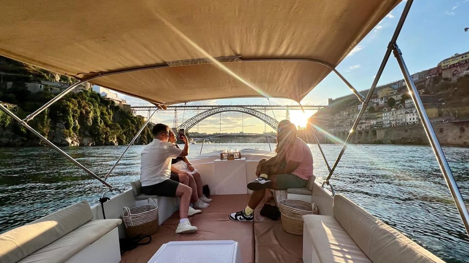 Passeio Barco 6 Pontes Douro com degustação vinho do Porto - Key Points