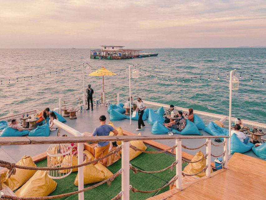 Pattaya City: Tappia Floating Cafe Pattaya Transfer & Drink - Signature Drink Sipping Experience