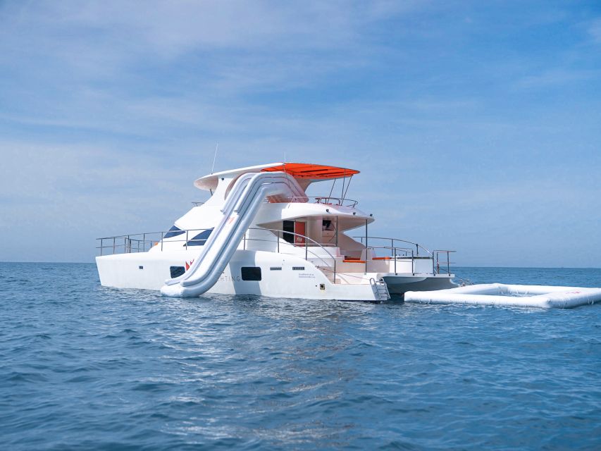 Pattaya: Private Catamaran Island Hopping - Catamarans Luxury Amenities